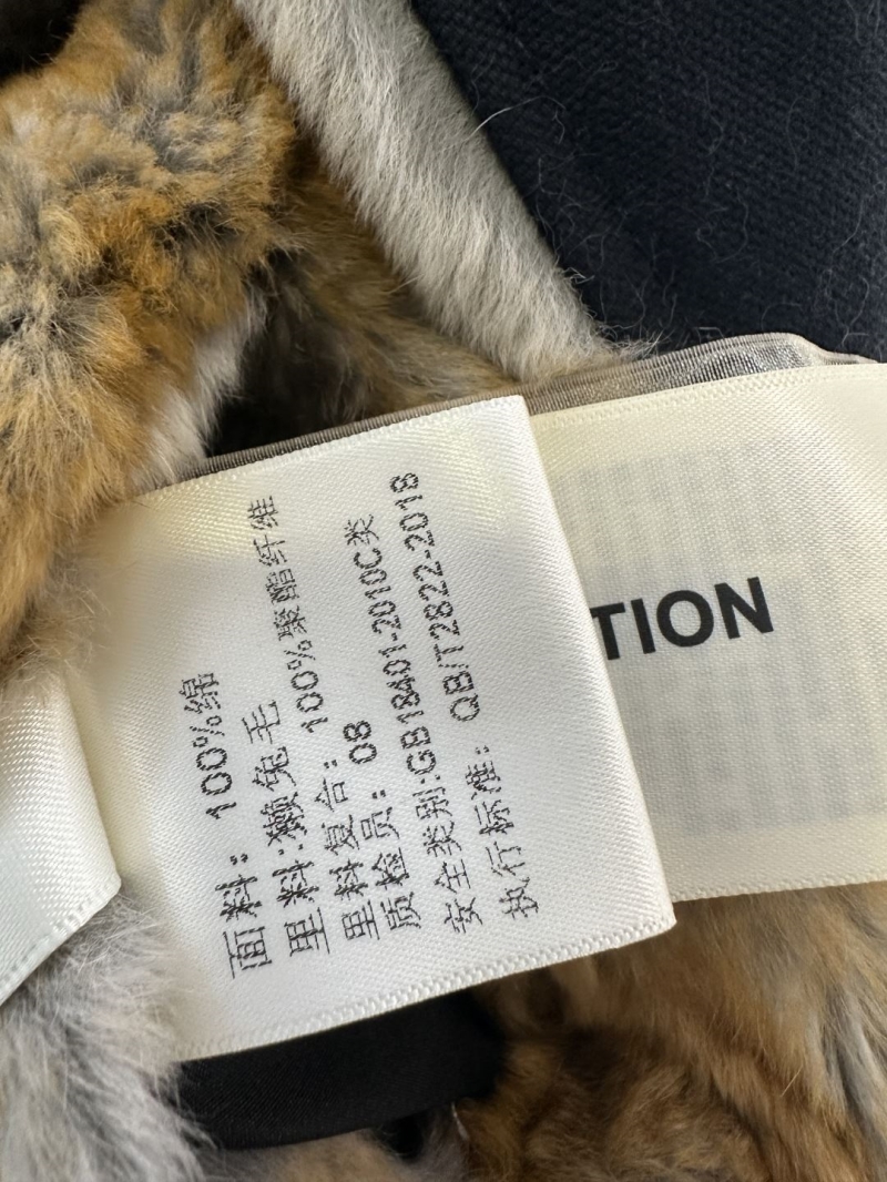 Ce1i*e outwears